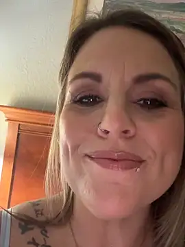 Snapshot of misssWet chatting on 02.25.26 misssWet online show from 02.25.26