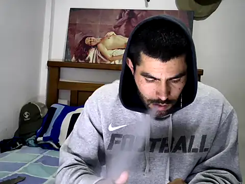 Snapshot of hideonbush051 chatting on 10.11.25 hideonbush051 online show from 10.11.25