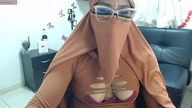 Snapshot of Aaliyah_brown chatting on 01.12.25 Aaliyah brown online show from 01.12.25