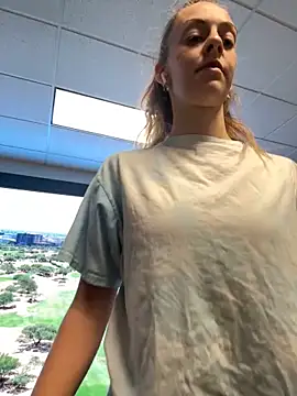 Snapshot of jungleangel chatting on 03.05.25 jungleangel online show from 03.05.25