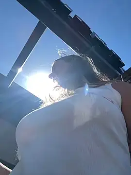 Snapshot of jungleangel chatting on 03.11.25 jungleangel online show from 03.11.25