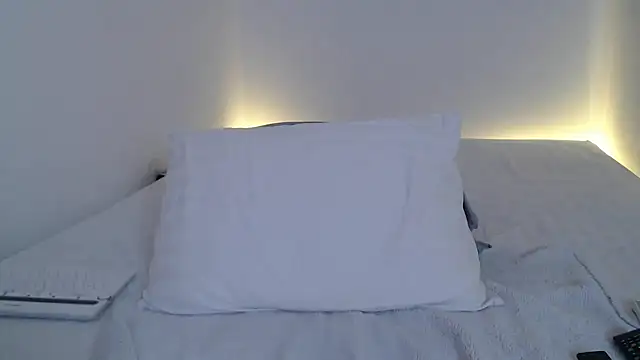 Snapshot of __Meow chatting on 12.22.24 Meow online show from 12.22.24