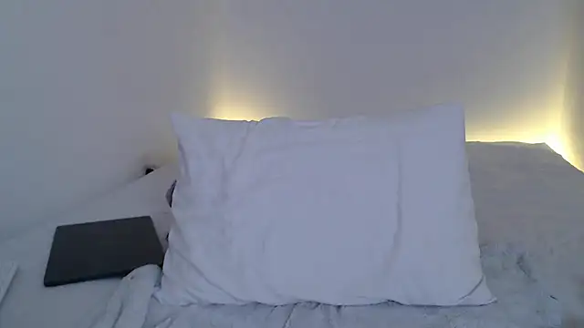 Snapshot of __Meow chatting on 01.03.25 Meow online show from 01.03.25