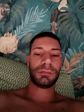 Snapshot of litleboy92 chatting on 10.16.25 litleboy92 online show from 10.16.25