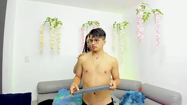 Snapshot of UNIVERSAL_SEXX_ chatting on 10.01.25 UNIVERSAL SEXX online show from 10.01.25