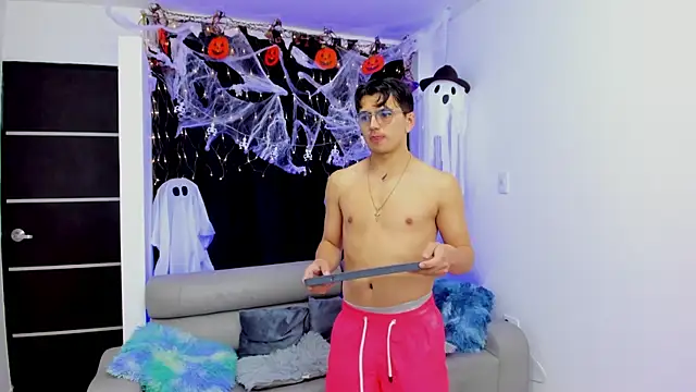 Snapshot of UNIVERSAL_SEXX_ chatting on 10.16.25 UNIVERSAL SEXX online show from 10.16.25