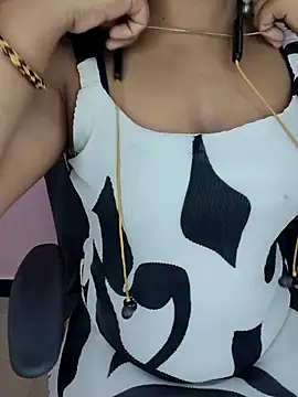 Snapshot of Tanvi-patil chatting on 03.18.25 Tanvi-patil online show from 03.18.25