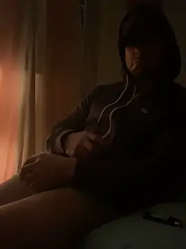 Snapshot of FumesClouds chatting on 12.21.24 FumesClouds online show from 12.21.24