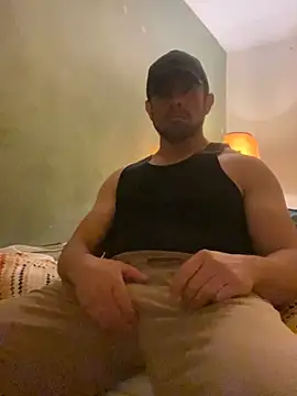 Snapshot of FumesClouds chatting on 01.22.25 FumesClouds online show from 01.22.25