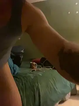 Snapshot of FumesClouds chatting on 02.10.25 FumesClouds online show from 02.10.25