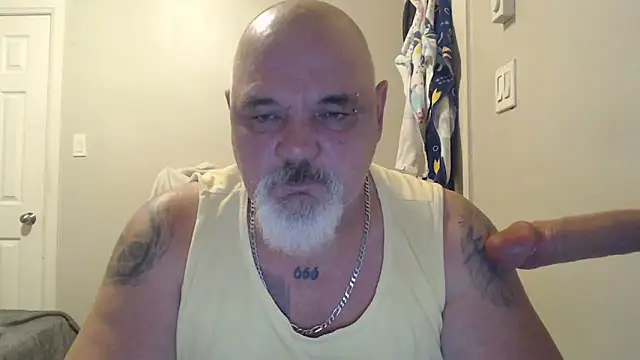 Snapshot of Newfiesausage1972 chatting on 02.10.25 Newfiesausage1972 online show from 02.10.25