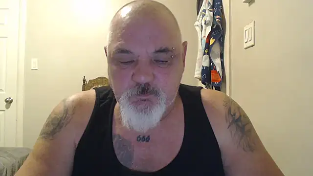 Snapshot of Newfiesausage1972 chatting on 02.16.25 Newfiesausage1972 online show from 02.16.25