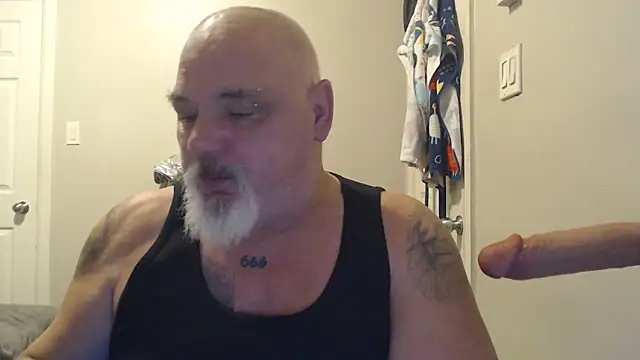 Snapshot of Newfiesausage1972 chatting on 02.18.25 Newfiesausage1972 online show from 02.18.25