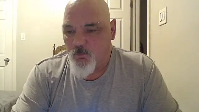 Snapshot of Newfiesausage1972 chatting on 02.25.25 Newfiesausage1972 online show from 02.25.25