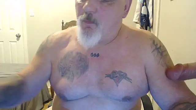 Snapshot of Newfiesausage1972 chatting on 03.02.25 Newfiesausage1972 online show from 03.02.25