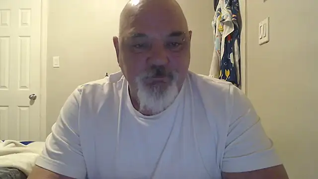 Snapshot of Newfiesausage1972 chatting on 03.20.25 Newfiesausage1972 online show from 03.20.25