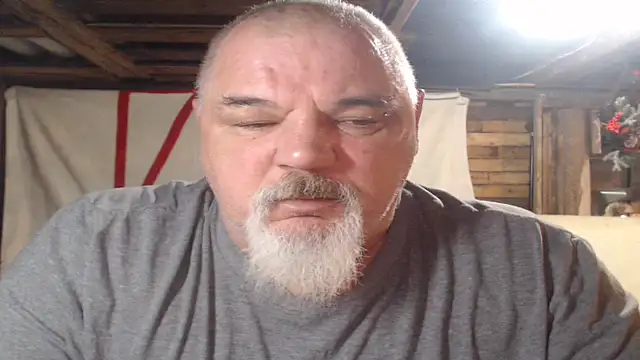 Newfiesausage1972 online show from 02.08.26