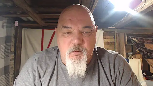 Newfiesausage1972 online show from 02.27.26