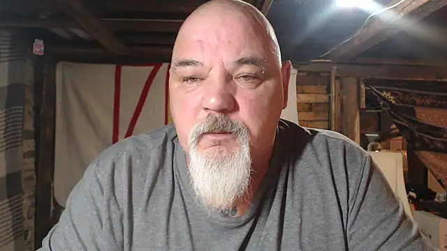 Newfiesausage1972 online show from 02.28.26