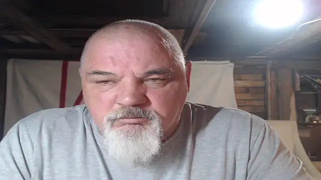 Newfiesausage1972 online show from 03.11.26