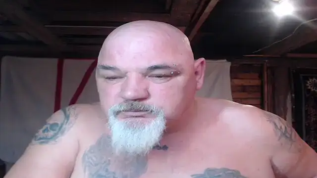 Newfiesausage1972 online show from 03.26.26