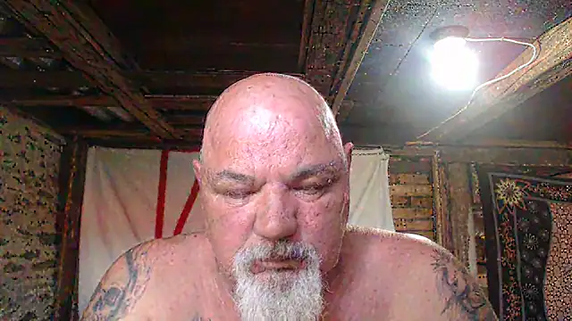 Newfiesausage1972 online show from 06.02.26