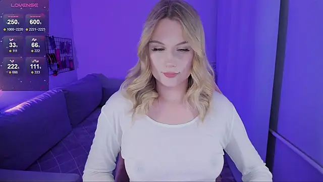 Snapshot of Honey_blonde chatting on 10.07.25 Honey blonde online show from 10.07.25