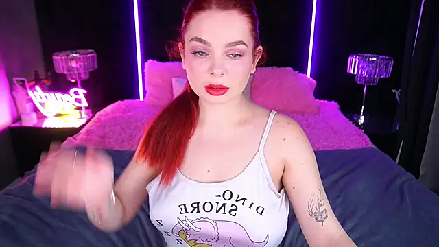 Snapshot of CarolinaDia chatting on 12.12.24 CarolinaDia online show from 12.12.24