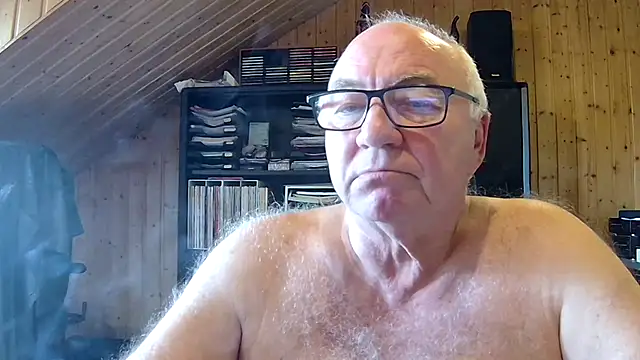 Snapshot of biggandybig chatting on 04.24.26 biggandybig online show from 04.24.26