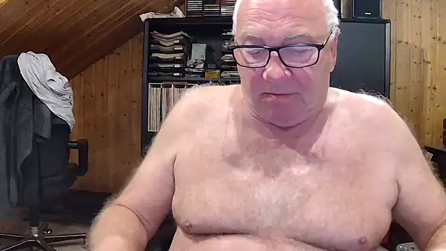 Snapshot of biggandybig chatting on 04.24.26 biggandybig online show from 04.24.26