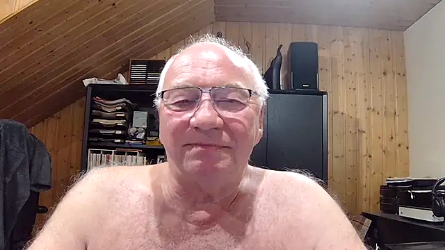 Snapshot of biggandybig chatting on 04.30.26 biggandybig online show from 04.30.26