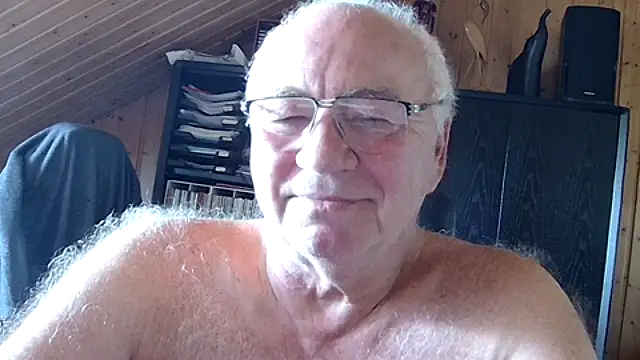 Snapshot of biggandybig chatting on 05.08.26 biggandybig online show from 05.08.26