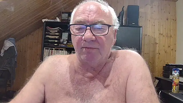 Snapshot of biggandybig chatting on 05.16.26 biggandybig online show from 05.16.26