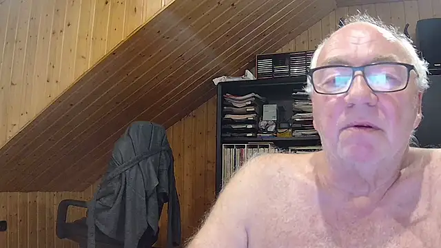 Snapshot of biggandybig chatting on 05.17.26 biggandybig online show from 05.17.26