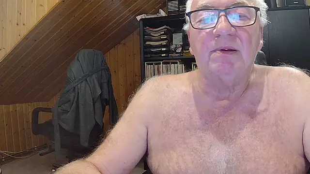 Snapshot of biggandybig chatting on 05.18.26 biggandybig online show from 05.18.26