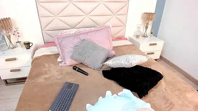 Twwiiggy online show from 01.16.26