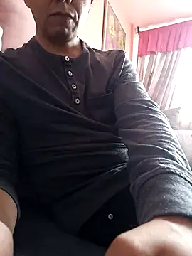 Snapshot of GuapoCoqueto chatting on 11.26.25 GuapoCoqueto online show from 11.26.25