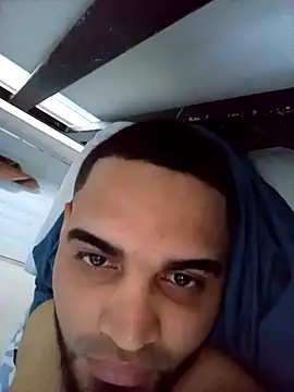 Snapshot of luismanuel_1998 chatting on 11.02.25 luismanuel 1998 online show from 11.02.25