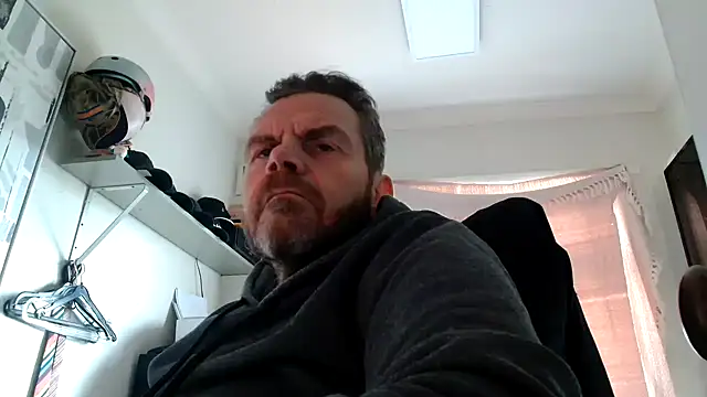 Snapshot of toptugger chatting on 01.21.25 toptugger online show from 01.21.25