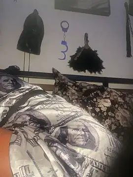 CUMQUEEN-XXX69 online show from 11.17.25