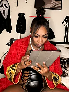 CUMQUEEN-XXX69 online show from 12.01.25