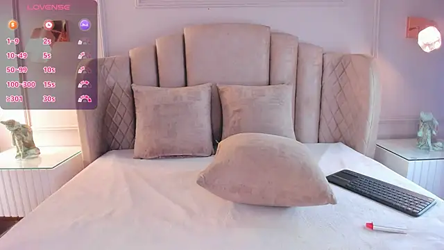 Snapshot of aria_greco chatting on 01.04.25 aria greco online show from 01.04.25