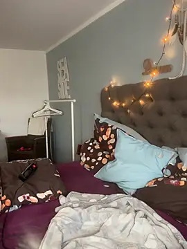 Liana Lou online show from 04.12.26