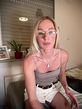 Liana Lou online show from 04.24.26