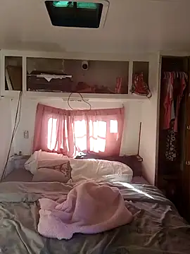 allissonw13 online show from 01.13.25