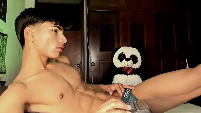 Snapshot of Teo_skinny chatting on 05.15.26 Teo skinny online show from 05.15.26