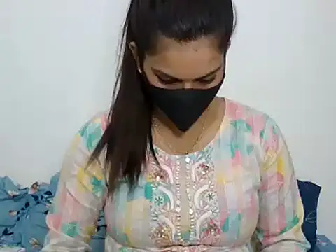 Snapshot of sparkling_queen chatting on 12.12.24 sparkling queen online show from 12.12.24