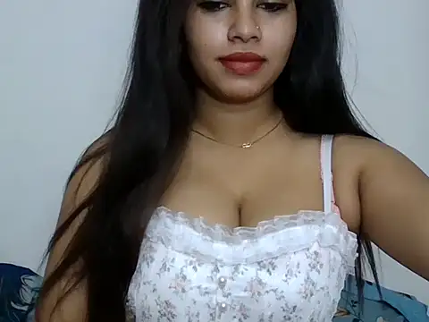 Snapshot of sparkling_queen chatting on 03.01.25 sparkling queen online show from 03.01.25