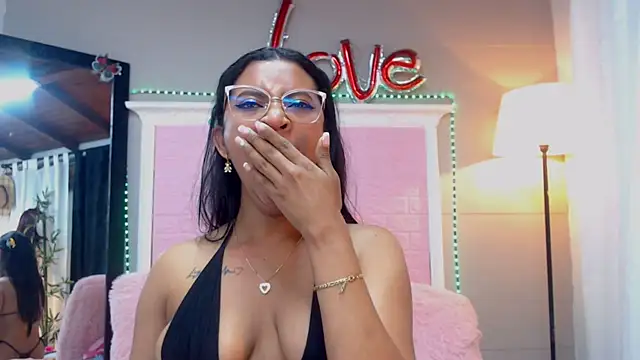 Snapshot of JessyZoe chatting on 03.11.25 JessyZoe online show from 03.11.25