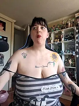 Snapshot of Sora_eroneko chatting on 11.14.25 Sora eroneko online show from 11.14.25